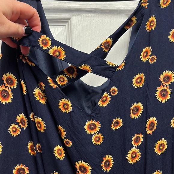 🌻Dress🌻 - Picture 4 of 5